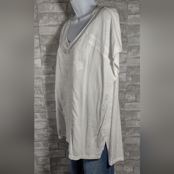 Floral Embroidered/Cutwork Lace Top - Picture 2 of 4